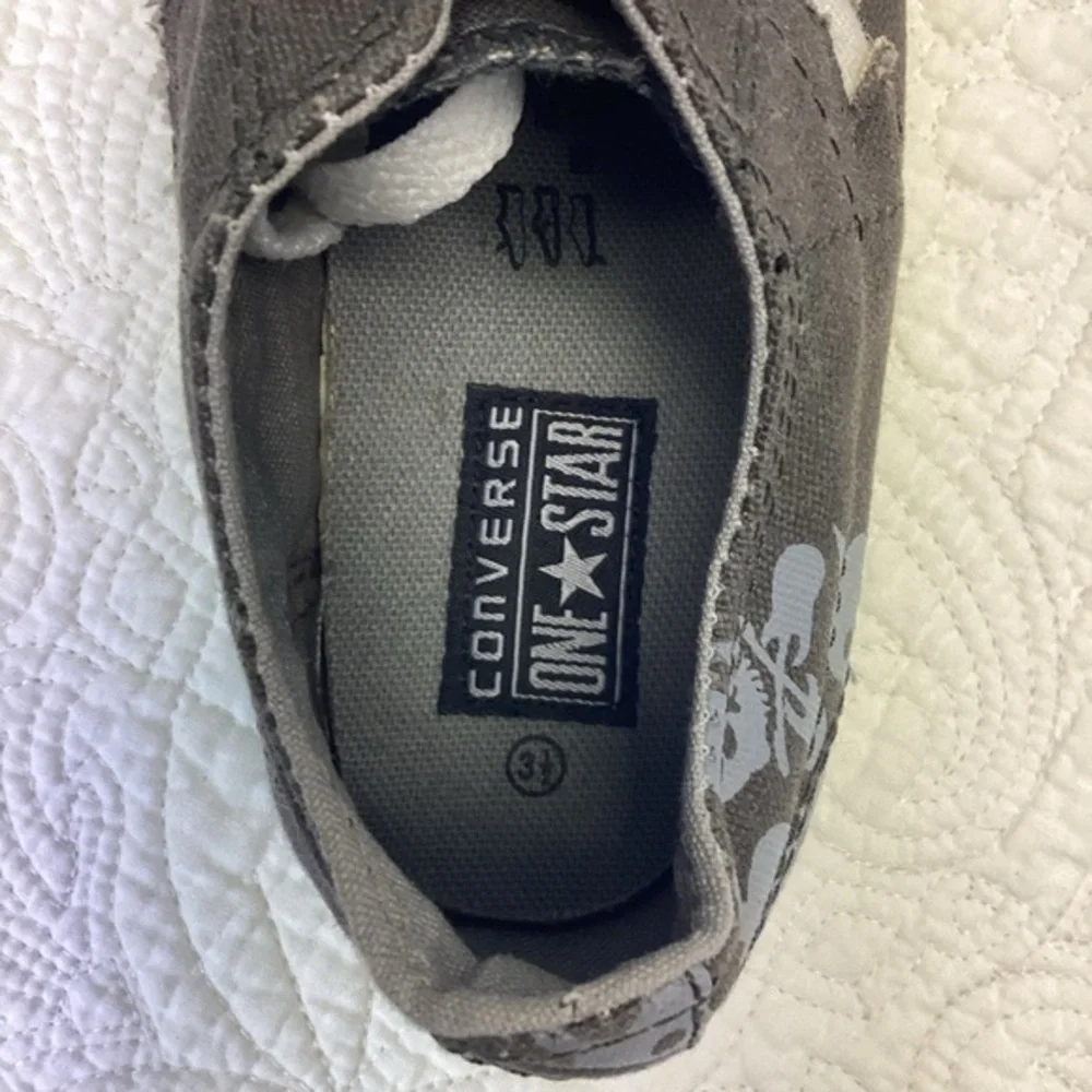 Converse One ⭐️ Star‎ Skulls Guitars Canvas Shoes Junior US 3.5 Grey Worn once